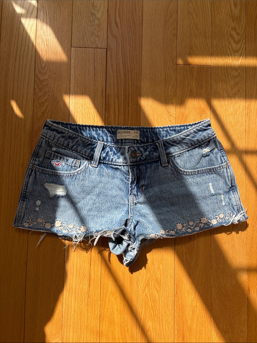 Hollister Y2K Embroidered Floral Denim Shorts Size 27 / 4